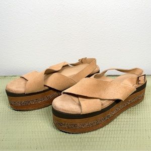 KAANAS Women's Bondi Crossover Platform Fashion Sandal Shoe Flat